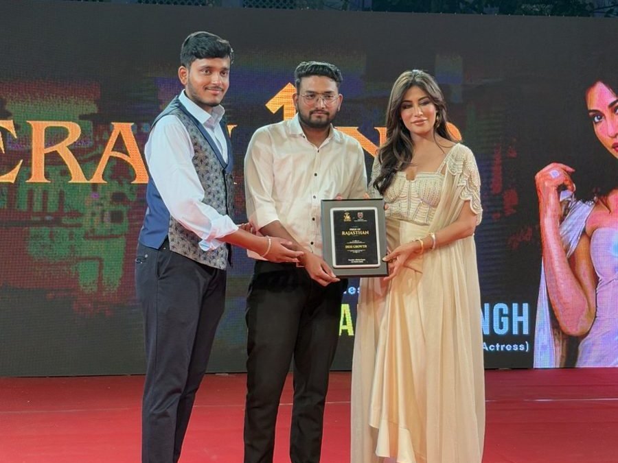 Desi Growth Media receiving the Rajasthan Tourism media partner award from Chitrangda Singh